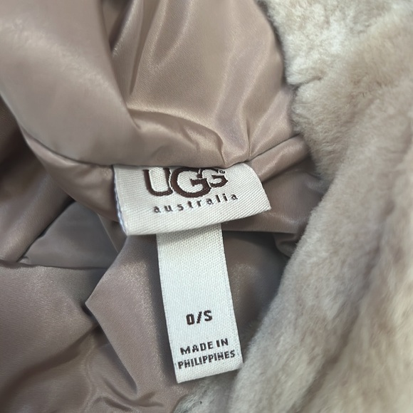 Ugg Australia bucket hat, polyester with real dyed shearling sheepskin trim, O/S - Picture 9 of 16